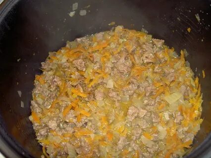 Мясо с фасолью луком и морковью
