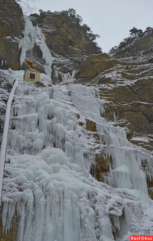 Водопад летящая вода крым