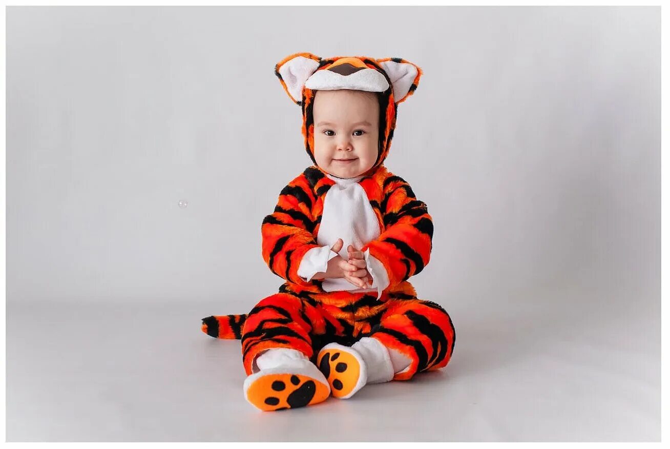 ребенка с ушками зайчика. детишки с большими ушками. костюм львенка. костюм мышонка для новорожденного. костюм хаски карнавалия.