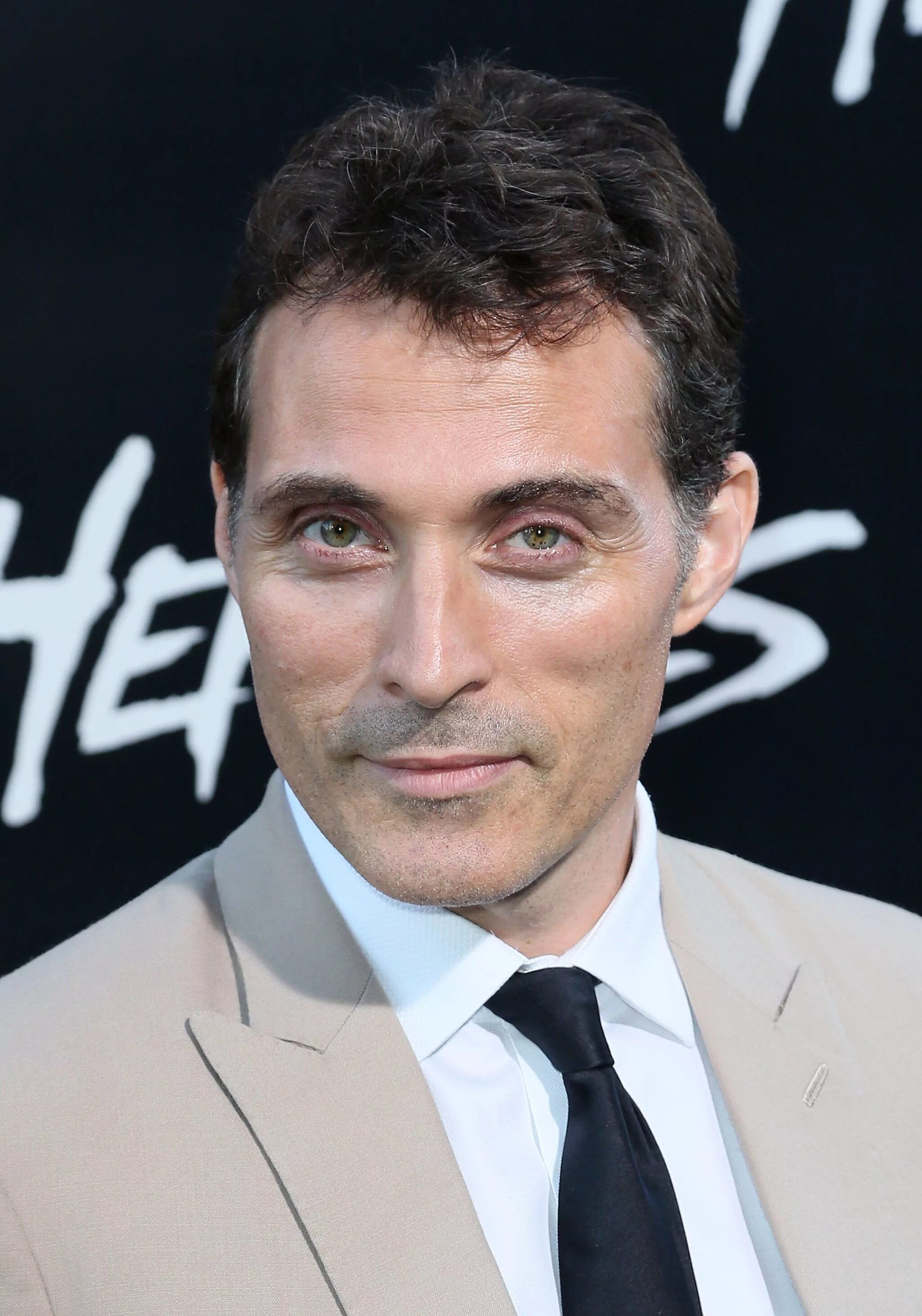 Руфус сьюэлл иллюзионист. Руфус сьюэлл. Руфус сьюэлл 2020. Руфус сьюэлл биография. Руфус сьюэлл биография.