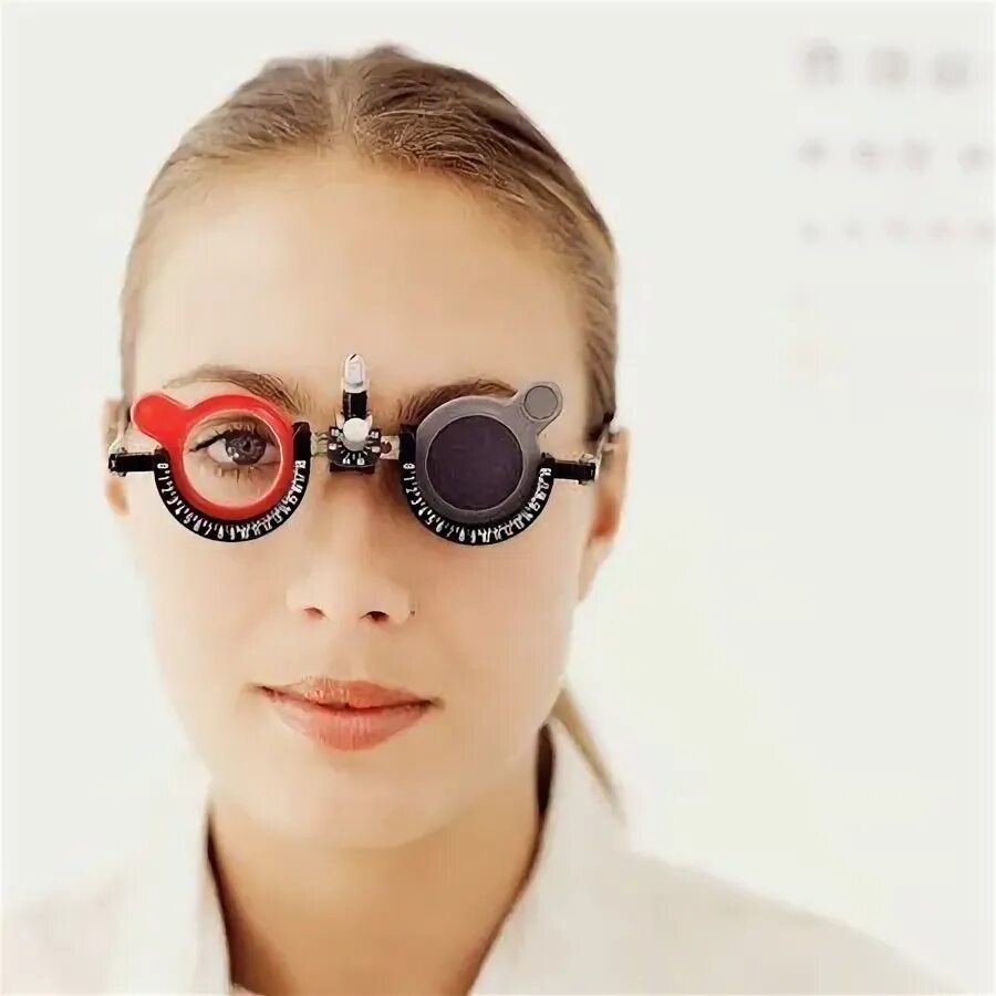 Плюсы очков для зрения. Очки с толстыми линзами. Очки для зрения с толстыми линзами. Круглые очки для зрения. Очки солнцезащитные с толстыми линзами.