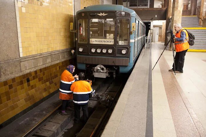 Метропоезд дефектоскоп. Дефектоскоп Московское метро. Вагон дефектоскоп метро. Станция метро Красносельская.