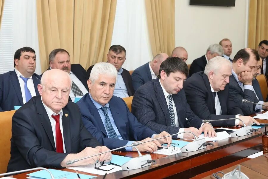 В дагестане есть работа. Председатель правительства республики дагестан. государственная власть в республике дагестан. исполнительная власть в дагестане. министр транспорта дагестана 2025.