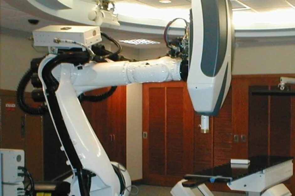 Операция кибер нож. Радиохирургическая система cyberknife. кибернож cyberknife g4. кибер-нож (cyberknife g4). стереотаксическая радиохирургия кибер нож.
