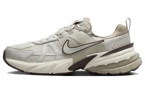 Миссионерлік позициядағы студенттермен әдемі секс