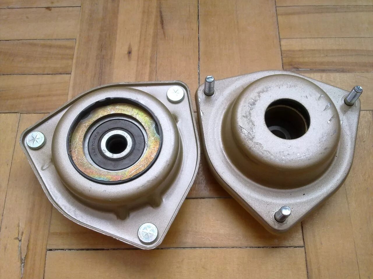 Опорный подшипник бмв е60. Как выглядит опорный подшипник. Как выглядит опорный подшипник. Шайба опорного подшипника приора. Опорник лада калина.