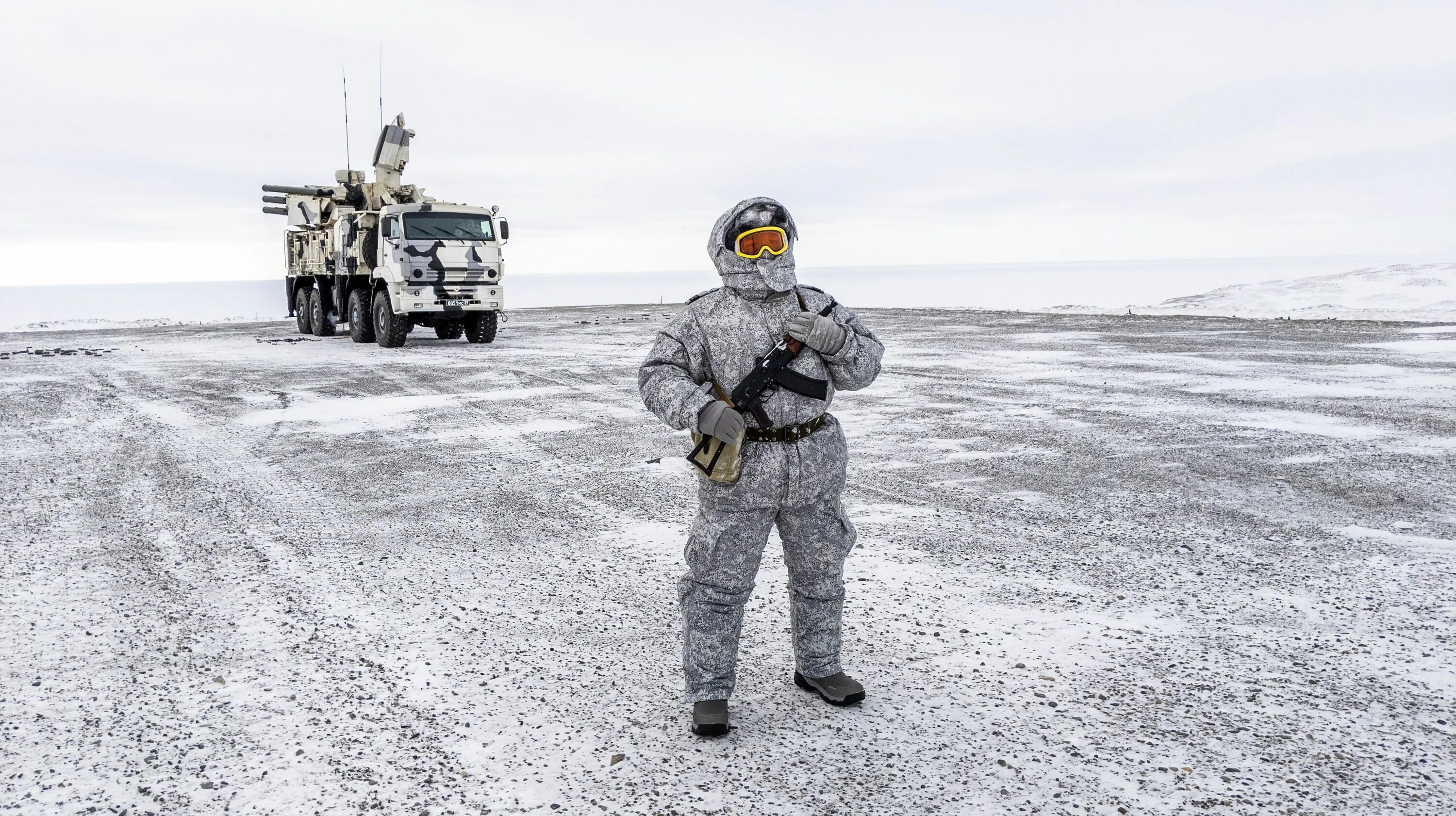 Военный северный. Военная база РФ В Арктике. Арктическая бригада трилистник. Российскую военную базу в Арктике. Солдаты на севере.