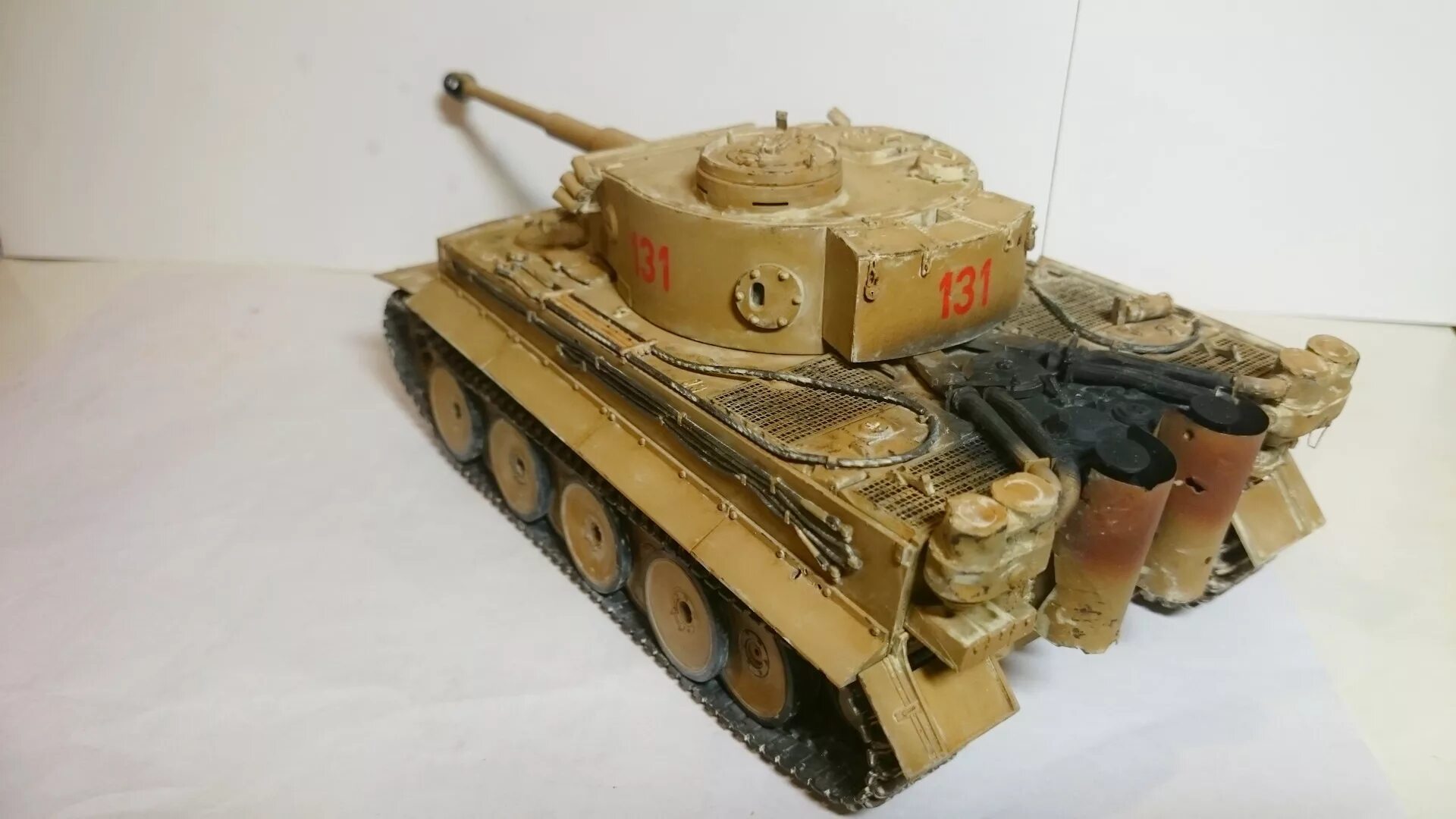 Танк тигр звезда 1/35. Сборная модель танка тигр 1/35 звезда. Модель танка тигр 131. Тигр звезда 1 35