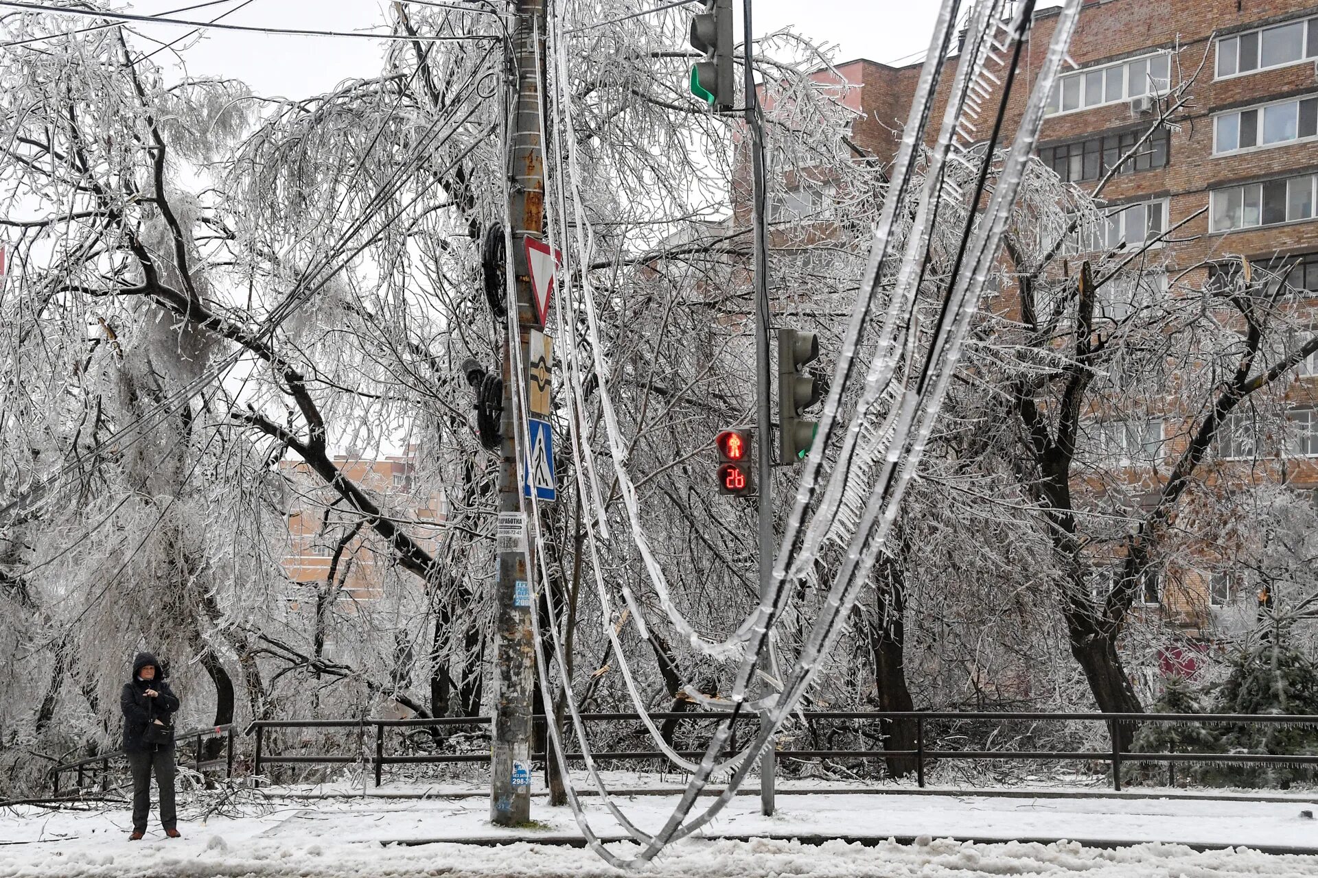 Дожди на дальнем востоке. Ледяной дождь владивосток ноябрь 2025. ледяной дождь во владивостоке 2025. ледяной шторм во владивостоке 2025. ледяной дождь во владивостоке 2025.