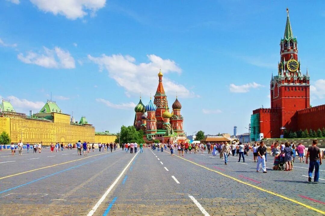 Москва где можно сделать. Центр Москвы красная площадь. Красная площадь летом. Красная площадь для детей. Солнечная красная площадь.