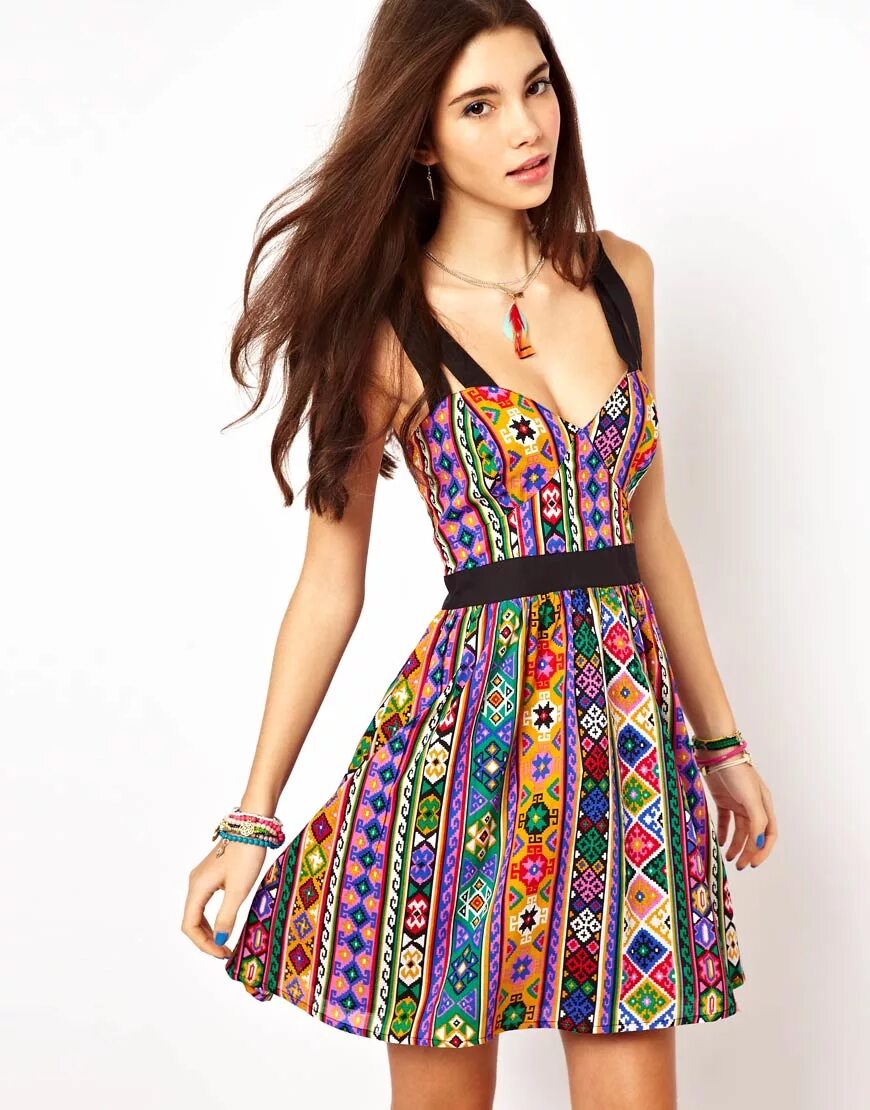 Надевать платье цветное. Разноцветное платье. Цветные летние платья. Разноцветное пламя. Многоцветное платье.