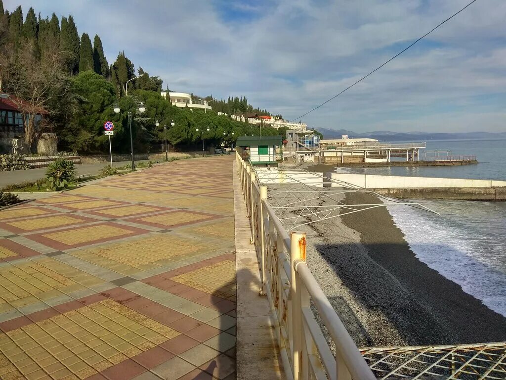 Алушта улица набережная. Алушта Крым набережная. Алушта набережная пляж. Алушта набережная 26.