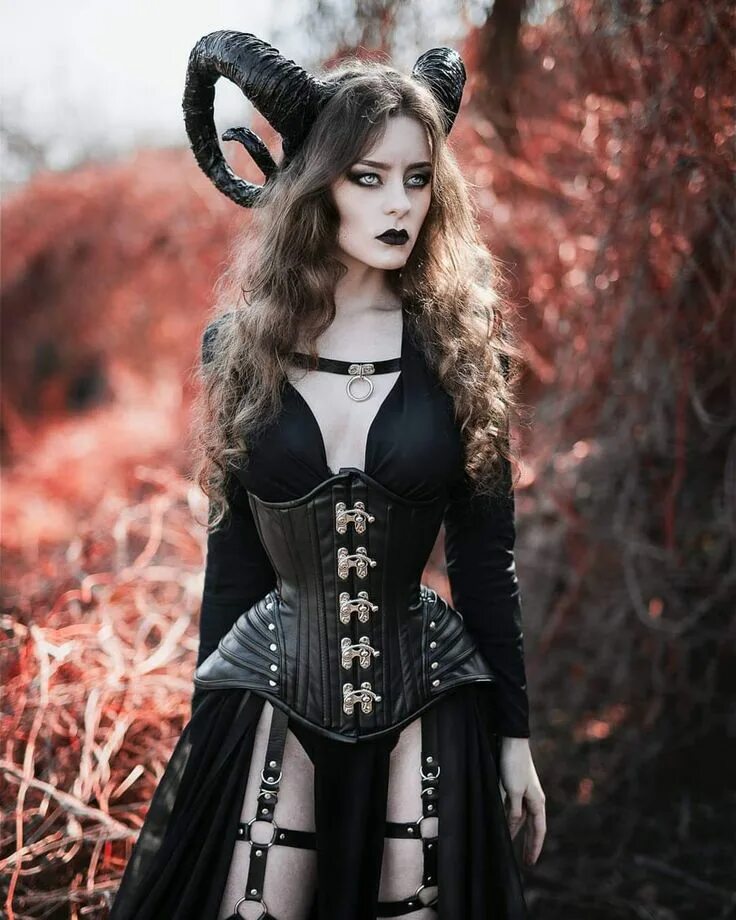 Даурская готика. Девушки белоснежки. Dani divine dani готическая модель. Готический косплей. Косплей готика.