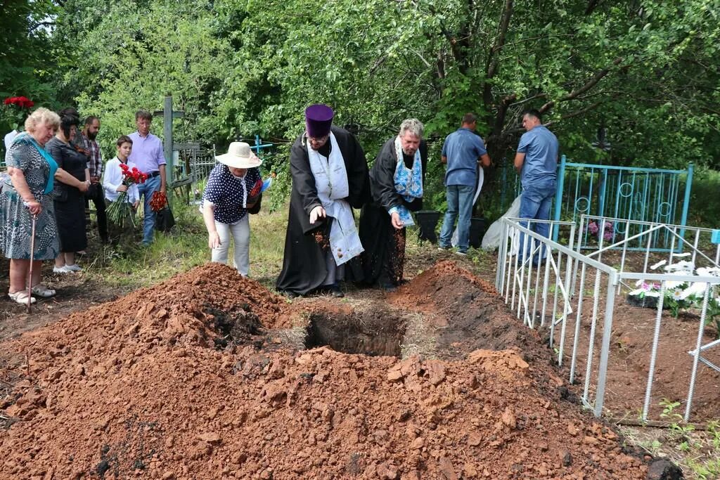 Погода в партизанском на месяц. Перезахоронение останков солдат. Бузулукский район д. паника. Бузулукский район захоронение бомжа.