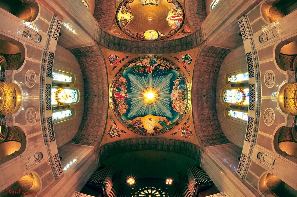 Ренессансный свод. Бельканто концерты в соборе петра и павла. Потолок собора. Свод храма. Под сводами собора.