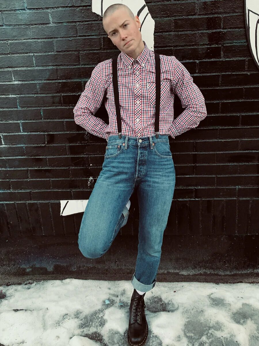 Русский скин стиль. Бомбер доктор мартинс. Скин мёда. The skinheads субкультура. Sharp skinhead поло.