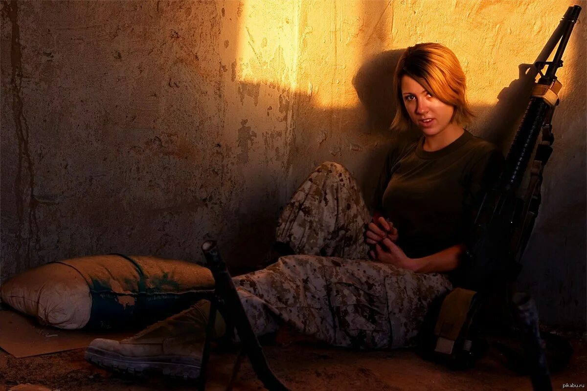 Сталкер наёмники девушки. Сталкер лунь и хип арт. Сталкерша сара. Сталкерша диана. Сталкер про девушку.