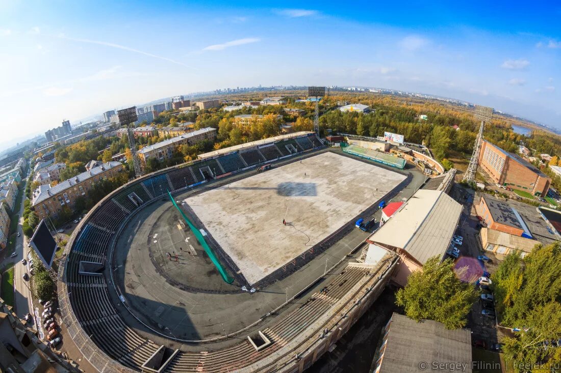 Красноярск спортивные сооружения. Стадион Енисей Красноярск. Стадион «Енисей», г. Красноярск. Стадион Енисей Красноярск реконструкция. Старый стадион Енисей Красноярск.