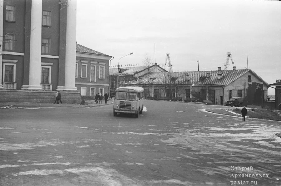 старый архангельск. архангельск троицкий проспект 100 лет назад. архангельск старинный. архангельск старинный. архангельск деревяшки.