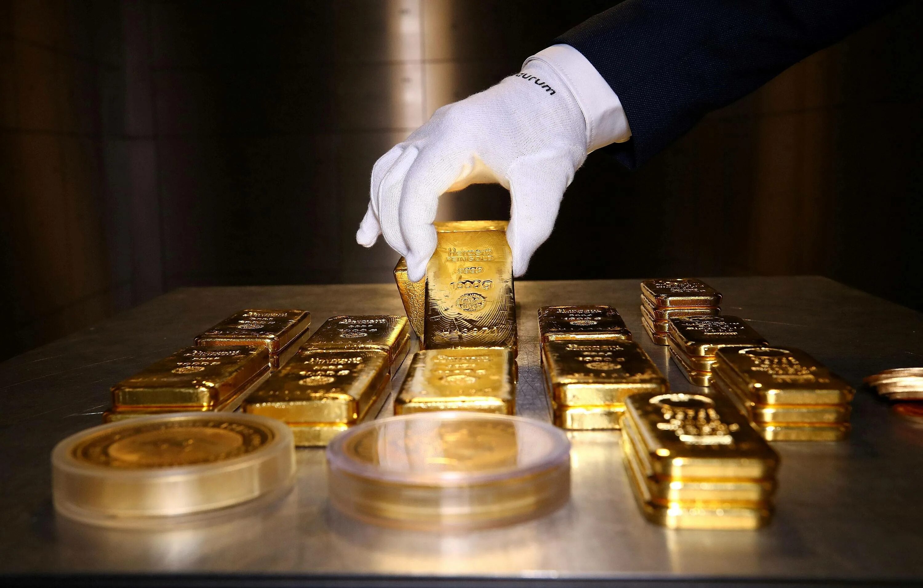 ЗВР Узбекистана. Слиток золота. Слиток золотой. Рынок золота. Производство драгоценных металлов