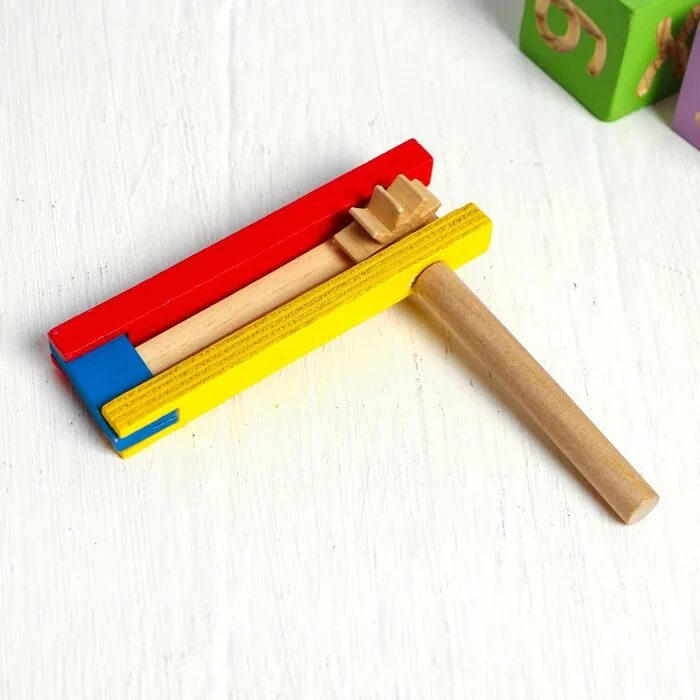Музыкальная игрушка 2. Музыкальная игрушка «трещотка» 2.5×10.5×11.5 см. Музыкальная игрушка трещотка. Игрушка трещотка деревянная. Трещетка детская.