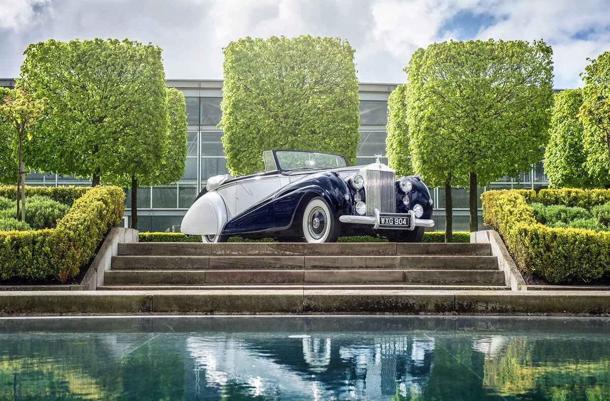Rolls royce arcadia. Rolls Royce Silver Dawn, 1952 года. Rolls Royce Dawn Drophead. Rolls Royce Silver Dawn. Роллс Ройс парк Вард.