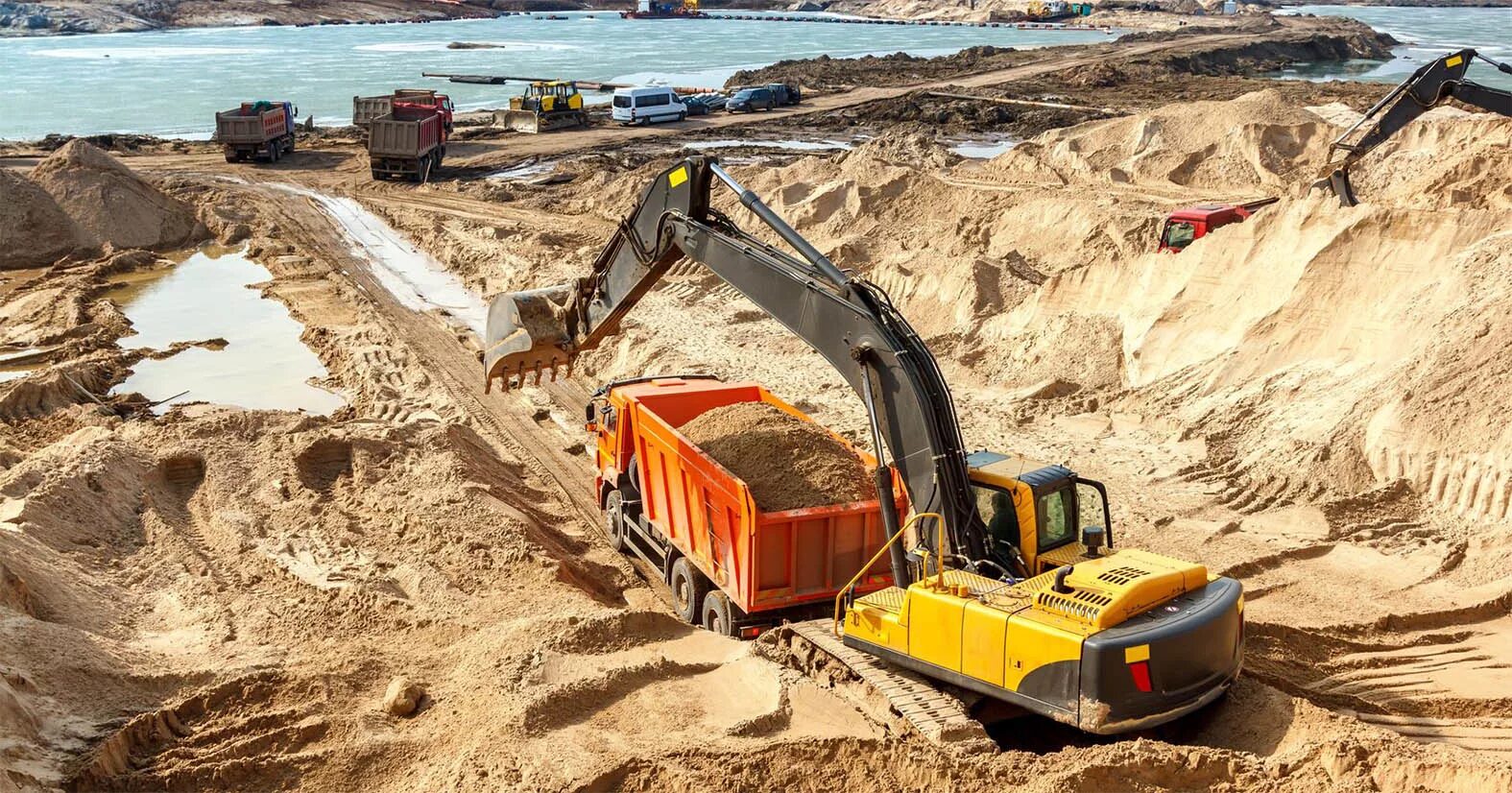 Карьер в химках. Песчаный карьер свердловское городское поселение. Ларионов остров киришский район карьер. Копать карьер. Копать карьер.