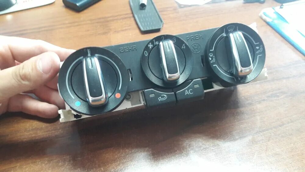 Поло седан 2012 переключатель печки. Vw polo блок управления печки 2018. Блок управления отопителем поло седан. Переключатель печки volkswagen polo. Управление печкой поло седан 2013.