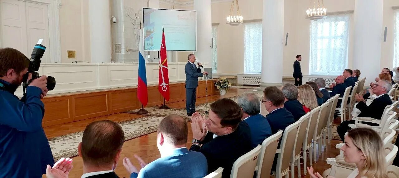 Награждение в Смольном. Вручение наград в Смольном. Награждение Бегловым в Смольном. Смольный губернатор.