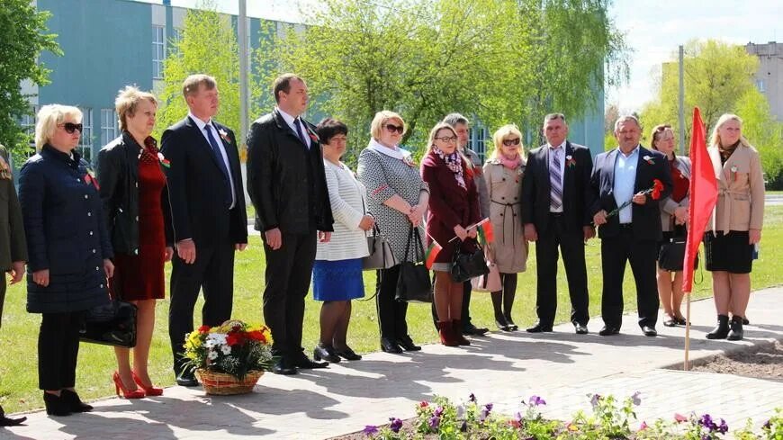 Сш 3 наровля. Новости наровли. наровля беларусь. наровля фото. улица андрея корзуна в наровле.