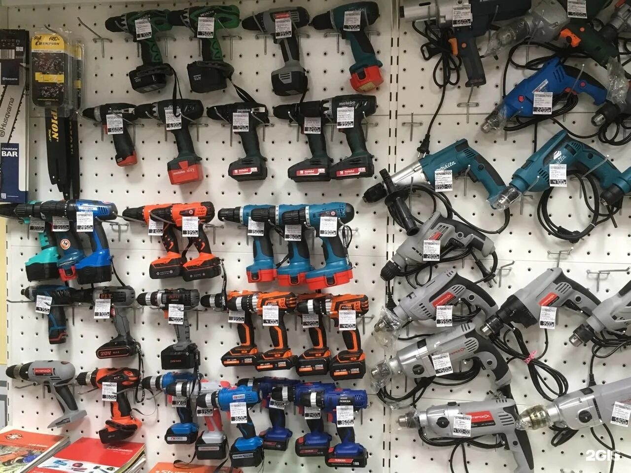 большой магазин инструментов. магазин инструментов авито. магазин инструментов авито. комиссионный магазин инструментов. витрина электроинструмента.