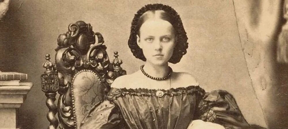 Ницше с мамой. Сестра фридриха ницше. Элизабет ницше. Сестра фридриха ницше. Сестра ницше элизабет.
