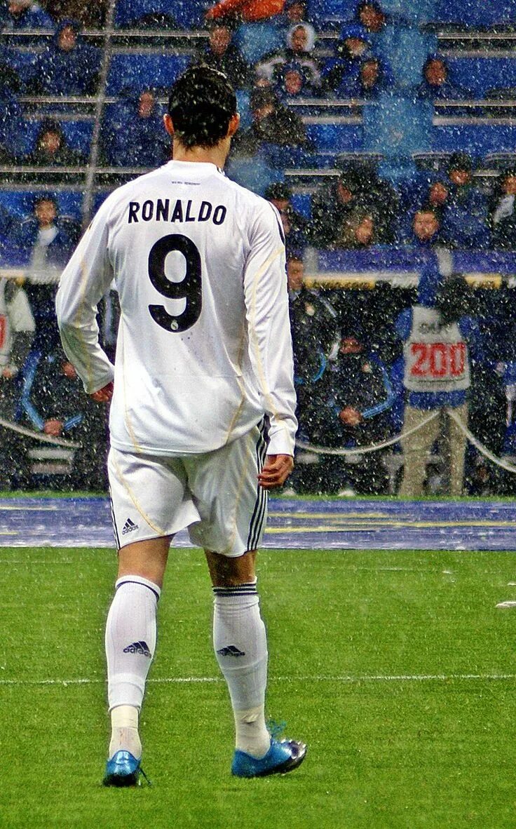 Роналдо под. Ronaldu real Madrid 2010. Роналду Реал Мадрид 2009. Криштиану Роналду Реал Мадрид под 9 номером. Криштиану Роналду Реал Мадрид.