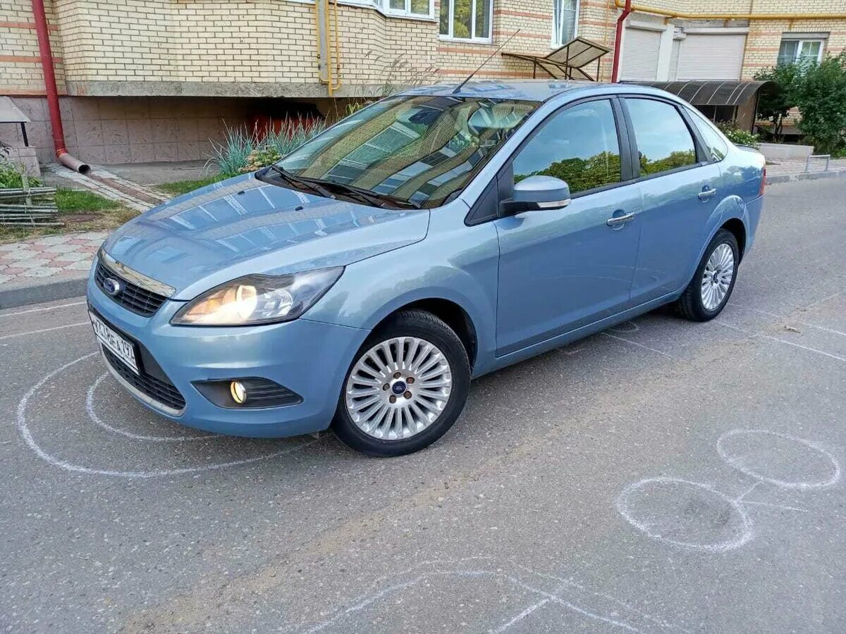 Фокус 2010 купить. Ford Focus 2 2010. Ford Focus 2010 седан. Ford Focus 2 2010 седан. Форд фокус 2 2010 Рестайлинг седан.