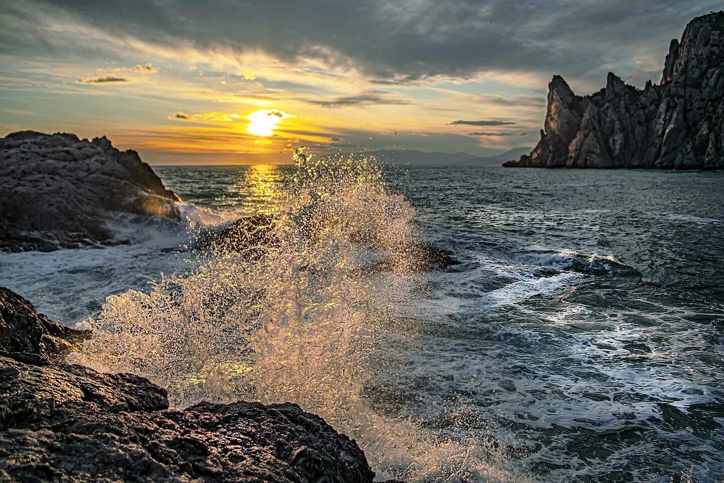 Проект музей путешествий город судак. Прибой судак море. Город судак. Судак слово. Рыба в полоску речная.