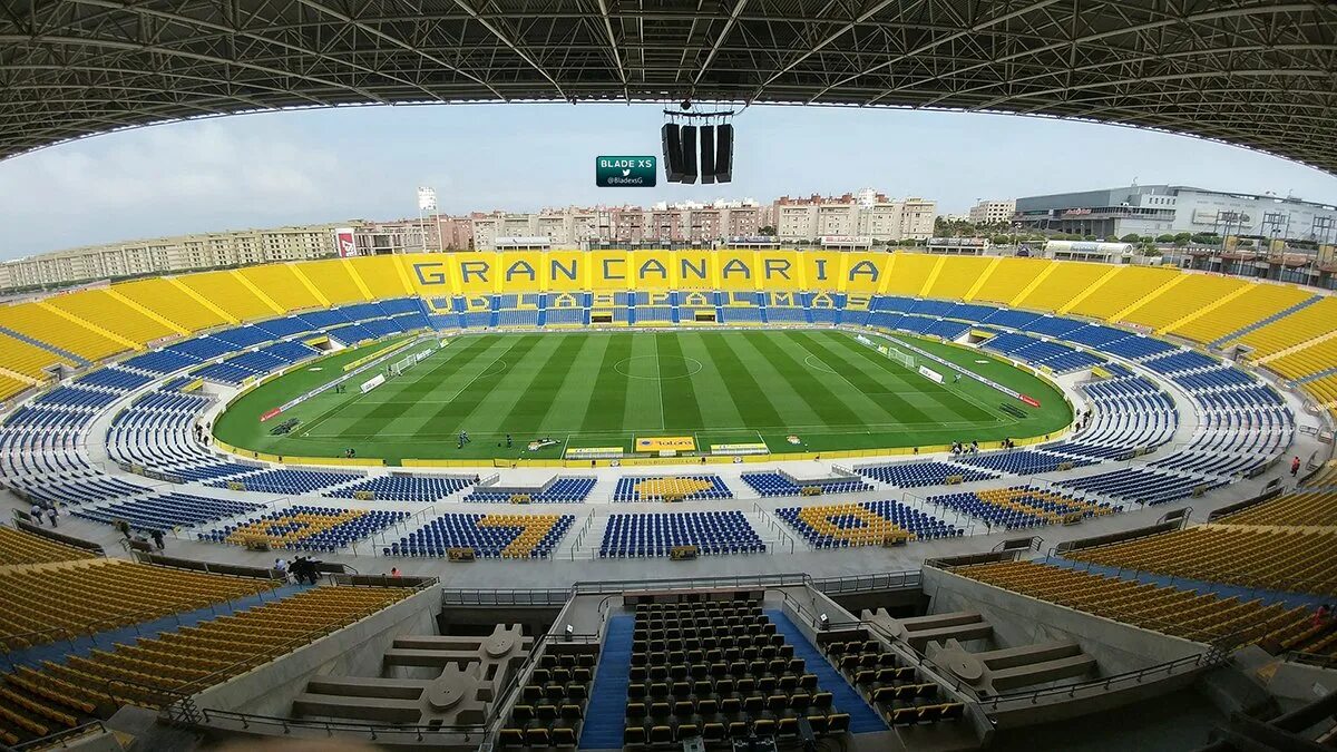 Real gran. Гран-Канария (стадион). Gran Canaria Malaga. Лас Пальмас университет. Тюльпан las Palmas.