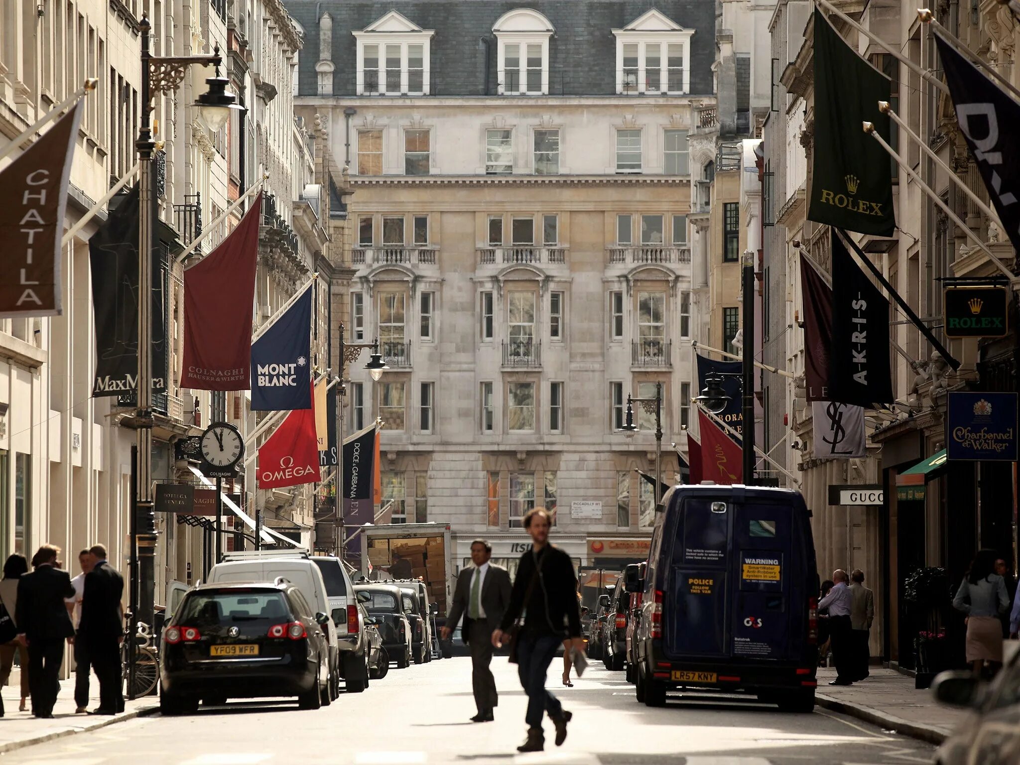 Известные улицы стран. Нью-Бонд-стрит в Лондоне. Bond Street Лондон. New Bond Street London. Риджент стрит Лондон.