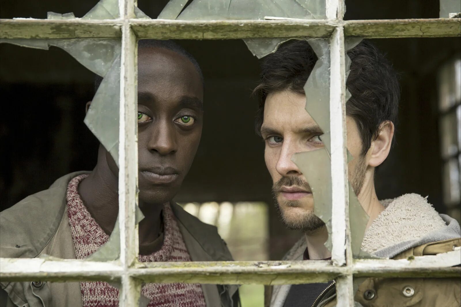 первые люди 2015. уилл тюдор люди. колин морган лео. люди / humans, 2015-2018. люди сериал 2015–2018.