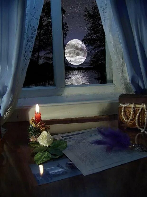 Свечи на полнолуние. Уютной ночи. Лунный свет в окне. Вечернее окно. Окно ночью.