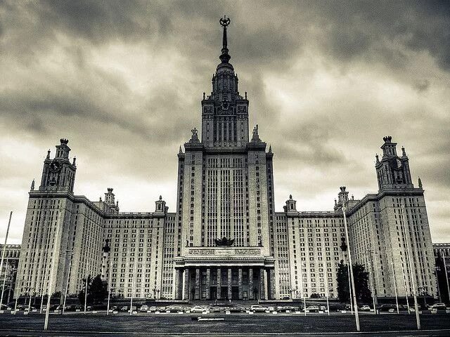 Мгу 30. Сталинские высотки МГУ. Сталинский Ампир МГУ. Москва 1950 МГУ. Университет Ломоносова.