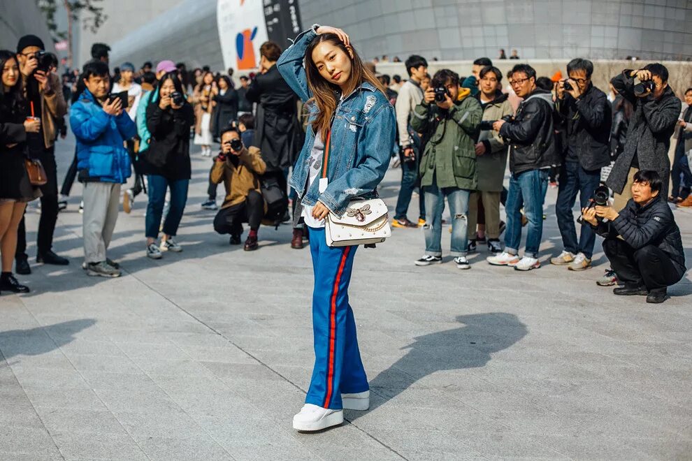 Южная корея мода. Сеул мода. Модные корейцы на улице. Сеул мода. Южно корейская мода 2021.
