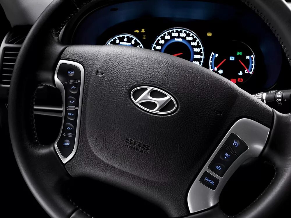Руль hyundai santa fe 2. Hyundai santa fe мультируль. Хендай санта фе 2 круиз контроль. Santa fe круиз. Круиз контроль на санта фе 2011.