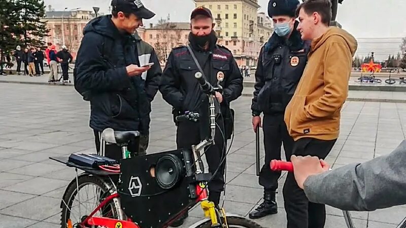 Догнать велосипед. Опер велик. Опер велик с вспышками. Фото опер велик. Оперы на великах.