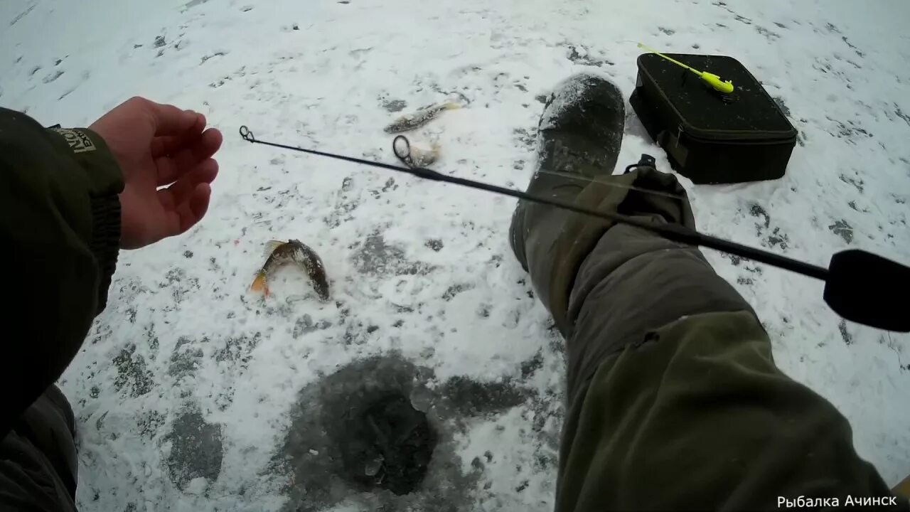 Зимняя рыбалка в Ачинске на Чулыме. Рыбалка Ачинск зимой. Искусственный коряжник для зимней рыбалки. Рыбалка в Ачинске на дамбе.