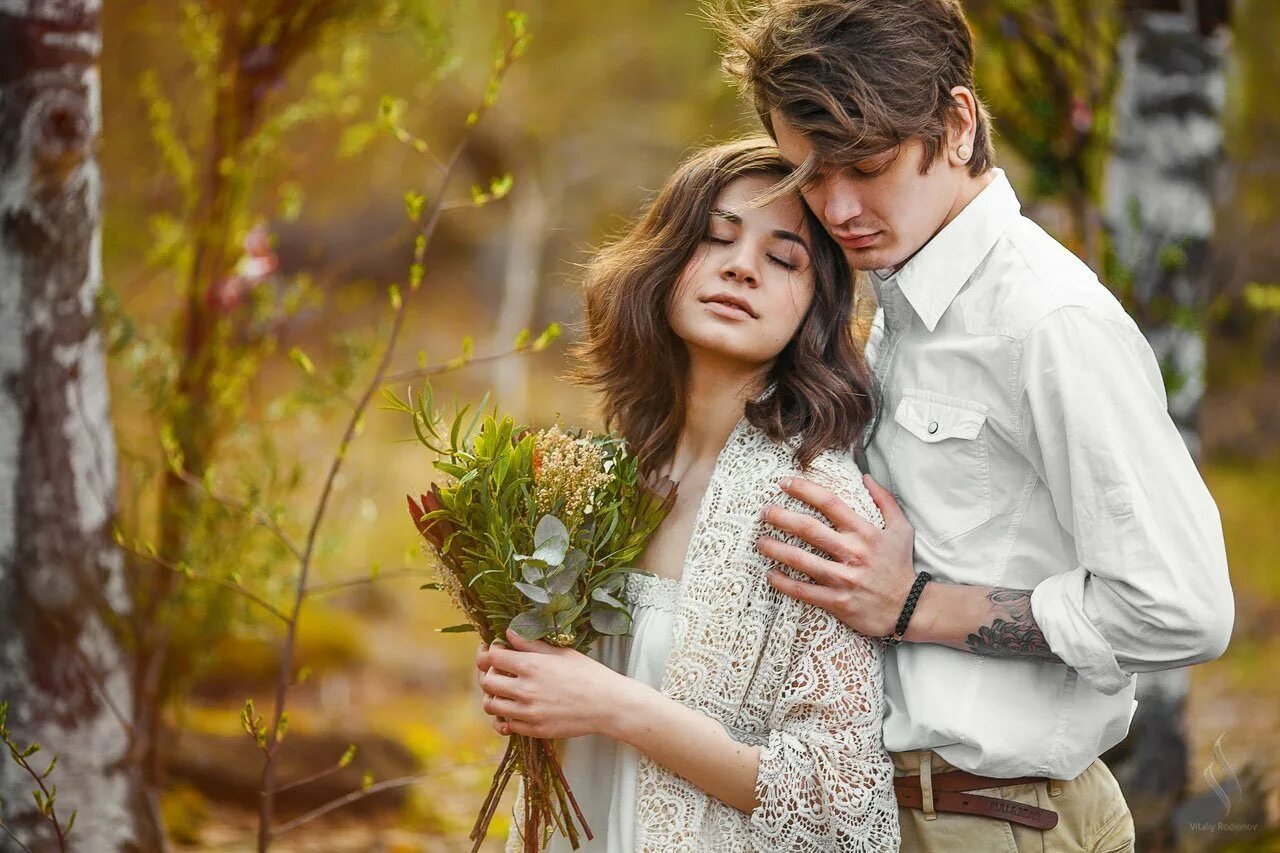 Романтик парен. Фотосессия на природе пара. Романтичная фотосессия. Love story фотосессия. Фотосессия влюбленной пары.