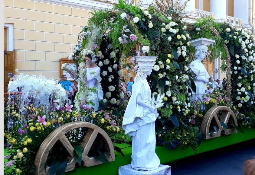 Императорские сады спб. Усадьба марьино японский сад. Фестиваль еды. Малый трианон театр спб. Фестиваль цветов в александровском саду.
