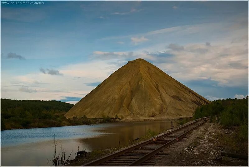Моджи дегтярск. Город дегтярск свердловской области. Горы дегтярска. Терриконник в дегтярске. Гора кульбака дегтярск.