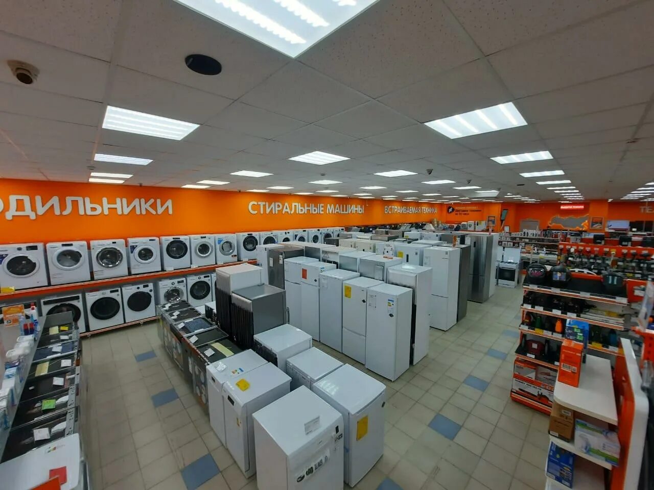 Магазины электроники в россии. Магазин электроники. Магазин днс псков. Днс приморско-ахтарске. Магазин семейный стиль приморско ахтарск.