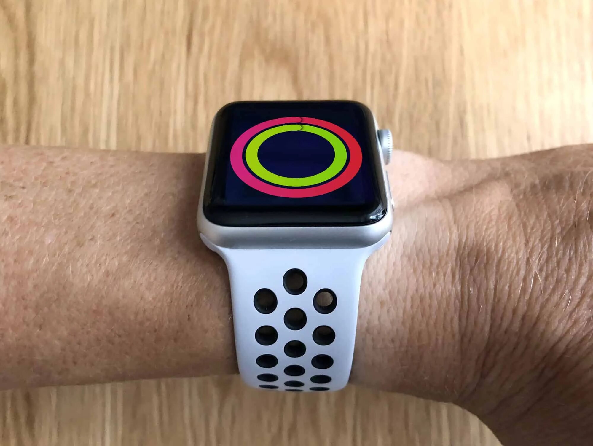 Кольца apple watch. Кольца Эппл вотч. Активные кольца АПЛ вотч. Часы Эппл вотч кольца. Эппл вотч кольца активности.