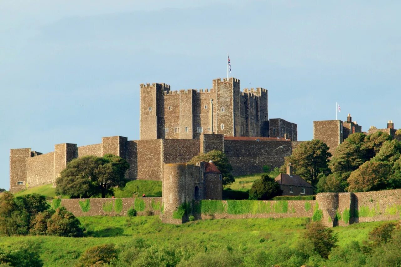 Дувр англия. Дуврский замок Дувр. Замки Англии: Dover. Графство Кент Дувр. Замок Довер, Кент.